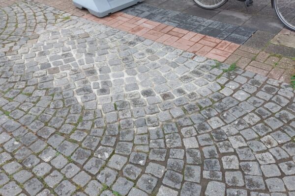 Verschwundenes Baumbeet in der St. Töniser Hochstraße