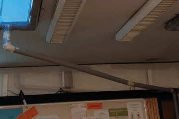 "Abenteuerlicher" provisorischer Wasserablauf in der Rupert Neudeck-Gesamtschule